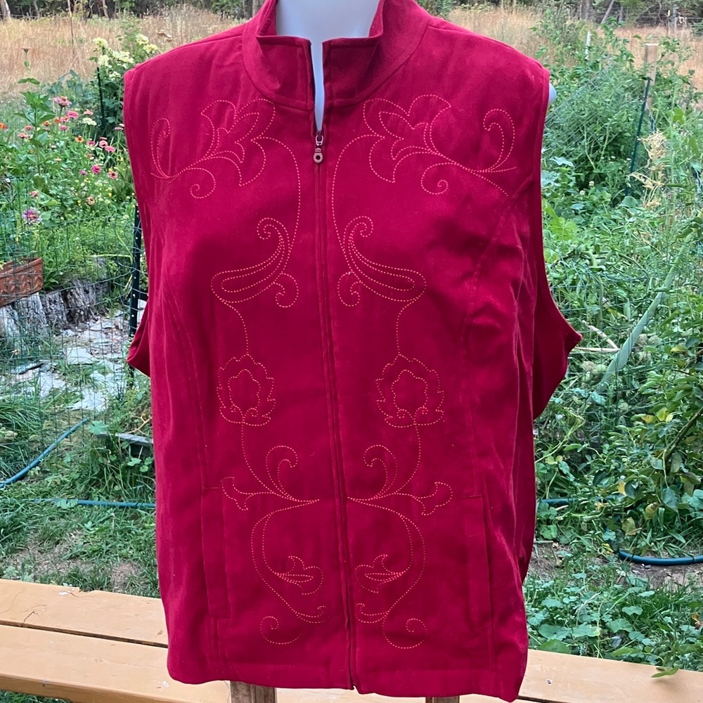 Red Embroidered Zip-Up Vest from City Blues by Koret late 80’s/ 90’s  2X